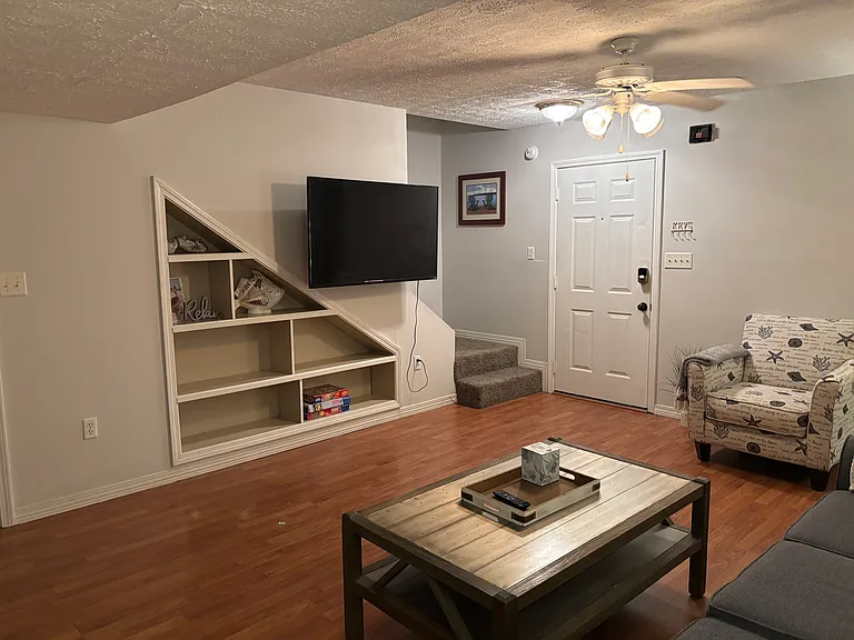 2400 Suwanee Ln — Photo 9