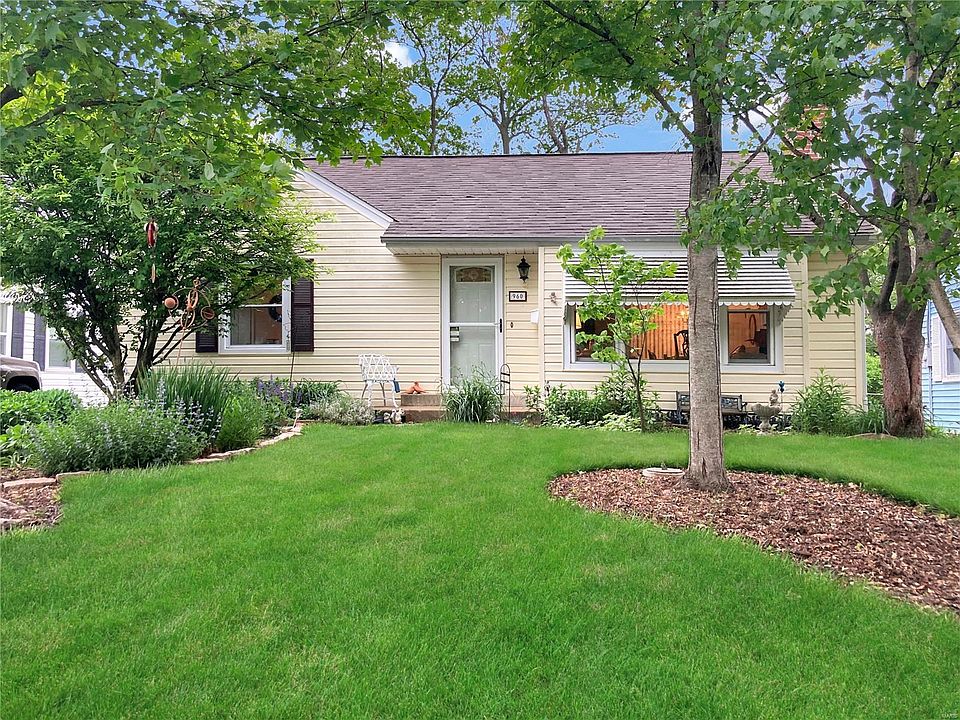 1st image of 960 Woodbine Dr