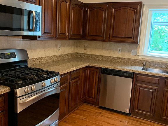 5th image of 2028 Eagle Glen Rd