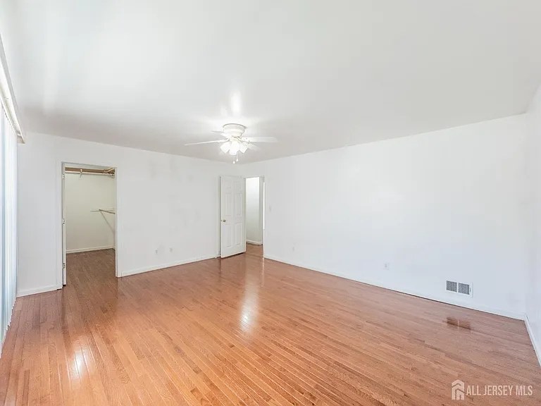105R Lowell St — Photo 13