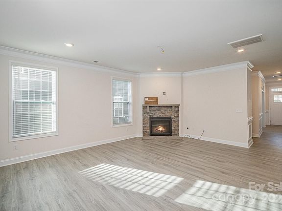 5th image of 1234 Englewood Dr