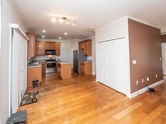 3rd image of 3236 Glen Summit Dr