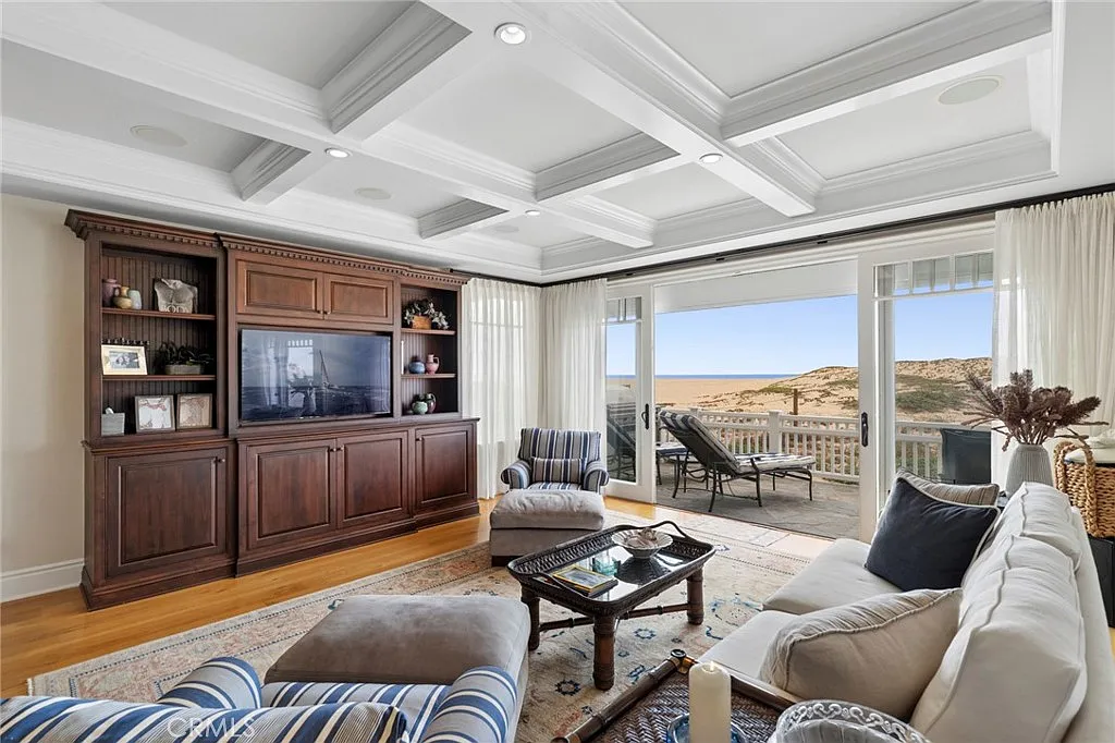 5 bed, 5.5 bath, 3946 sqft, $33,000 — Photo 3