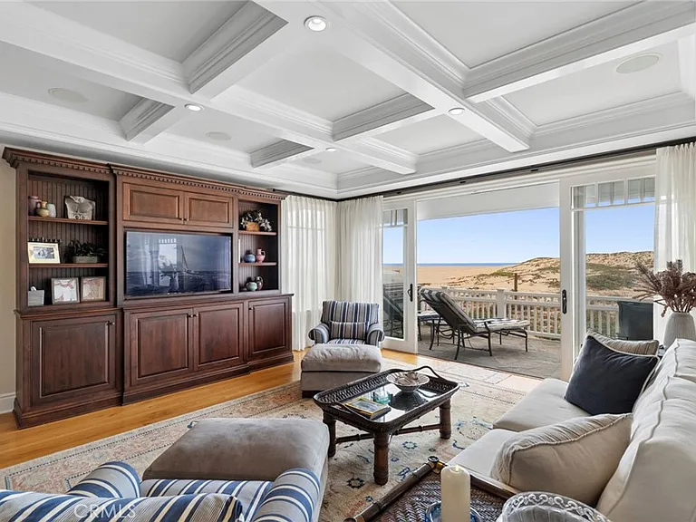 1550 E Oceanfront — Photo 3