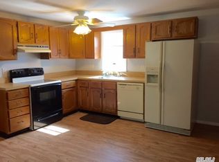 141 Thunder Rd, Holbrook, NY 11741