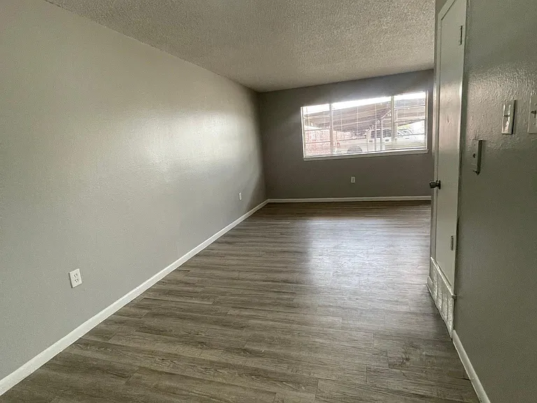 5909 Royalgate Dr — Photo 31