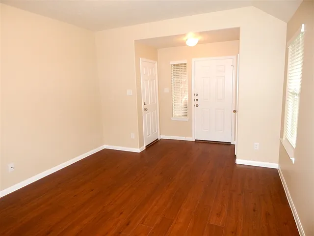 19146 Sandelford Dr — Photo 7
