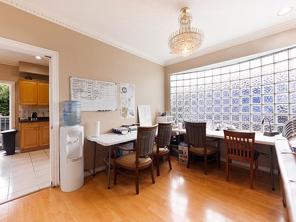 5th image of 3207 Vimy Cres
