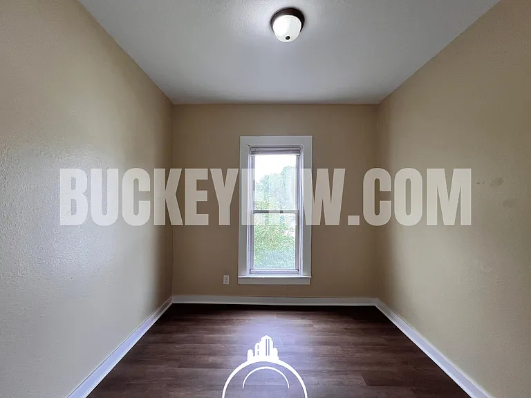 1419 N Erie St — Photo 6