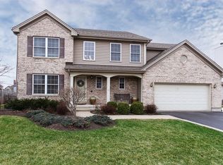 1020 Kingsmill Dr, Algonquin, IL 60102