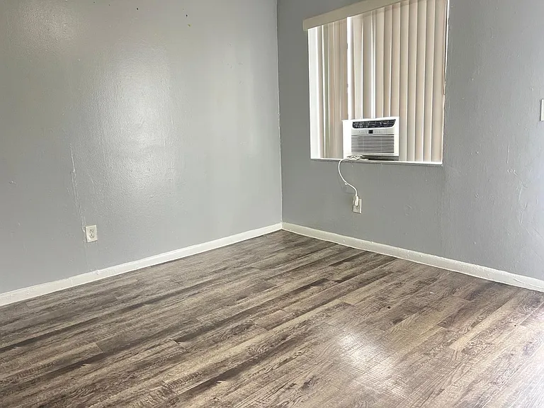 St George Apartments — Photo 39