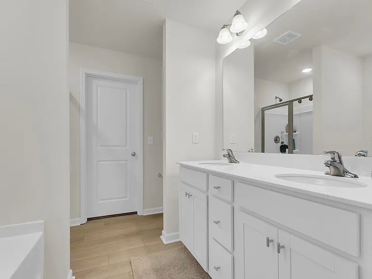 1110 Silverbend Trl — Photo 16