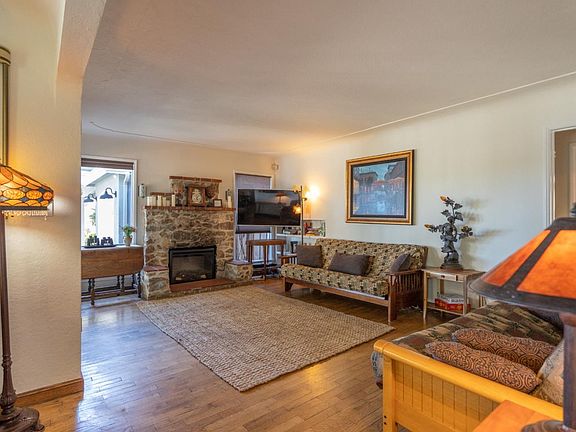 3rd image of 535 Coastview Dr
