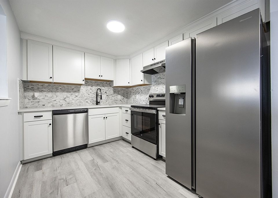 1st image of 26 Williamsburg Ct Unit 4