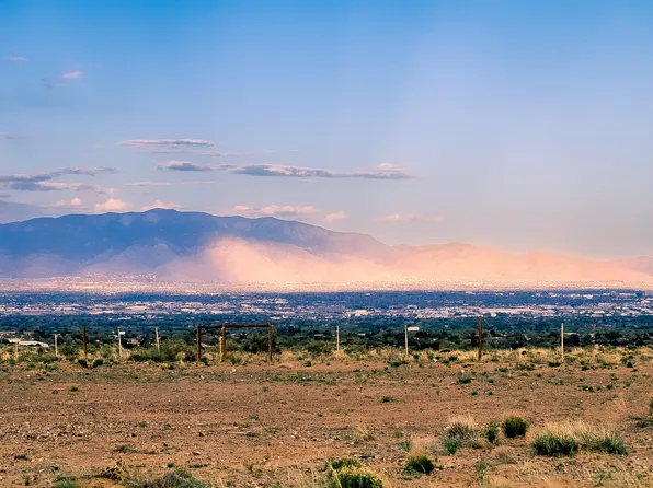 6116 Casa Blanca Dr NW, Albuquerque, NM 87120