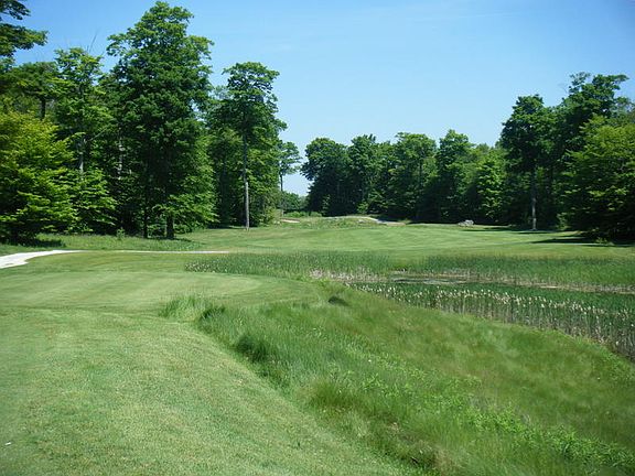 3rd image of 19 Forest Dr