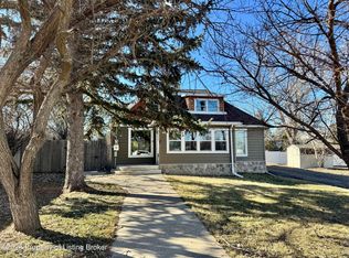 59 4th Ave SE, Beach, ND 58621