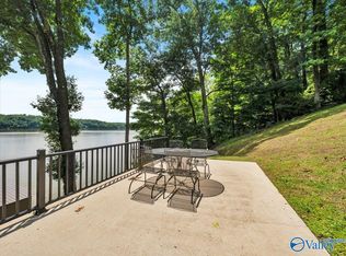 9440 Sergeant Holden Ln, Athens, AL 35614