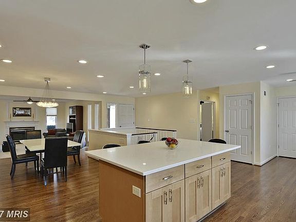 5th image of 2812 Oakton Manor Ct