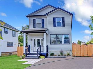 23 Benjamin St, Bay Shore, NY 11706