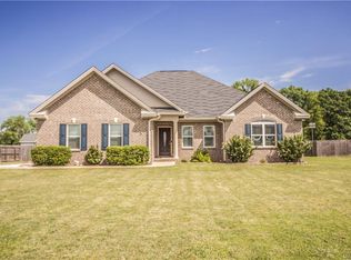 34 Meagan Ct, Deatsville, AL 36022