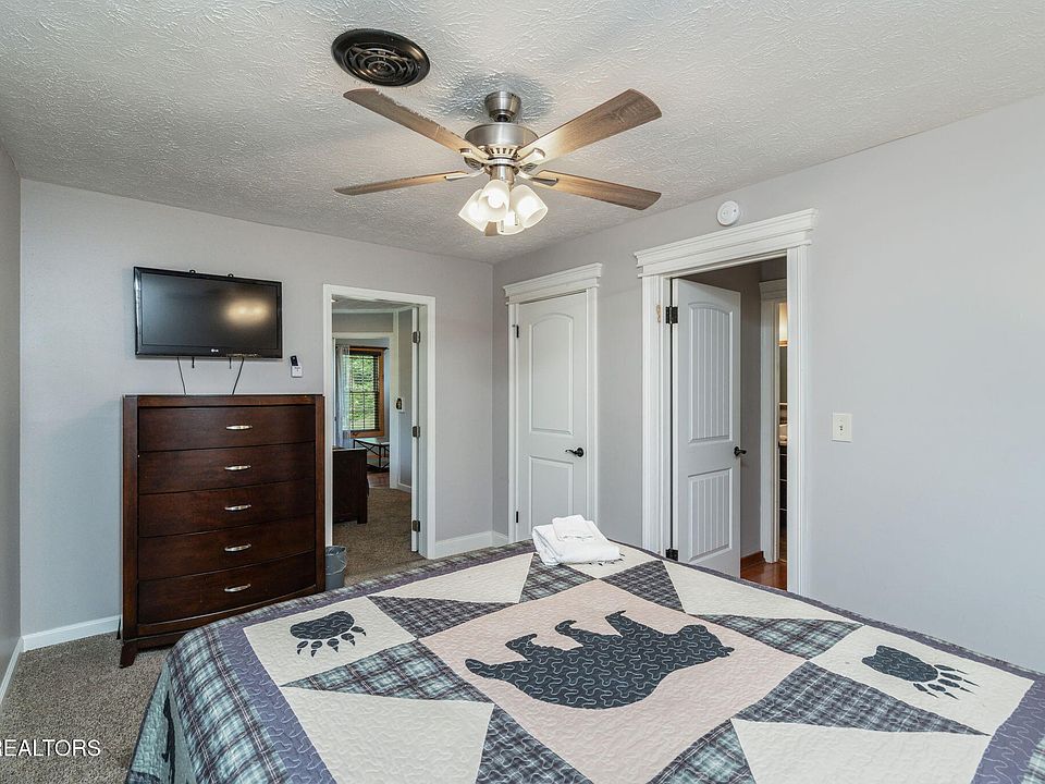 22nd image of 343 Jersey Dr