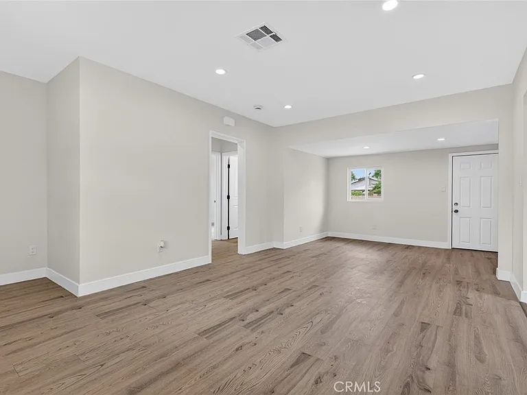 7359 Louise Ave — Photo 10