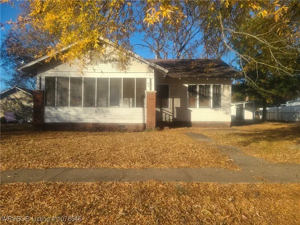 817 E Chism St, Paris, AR 72855