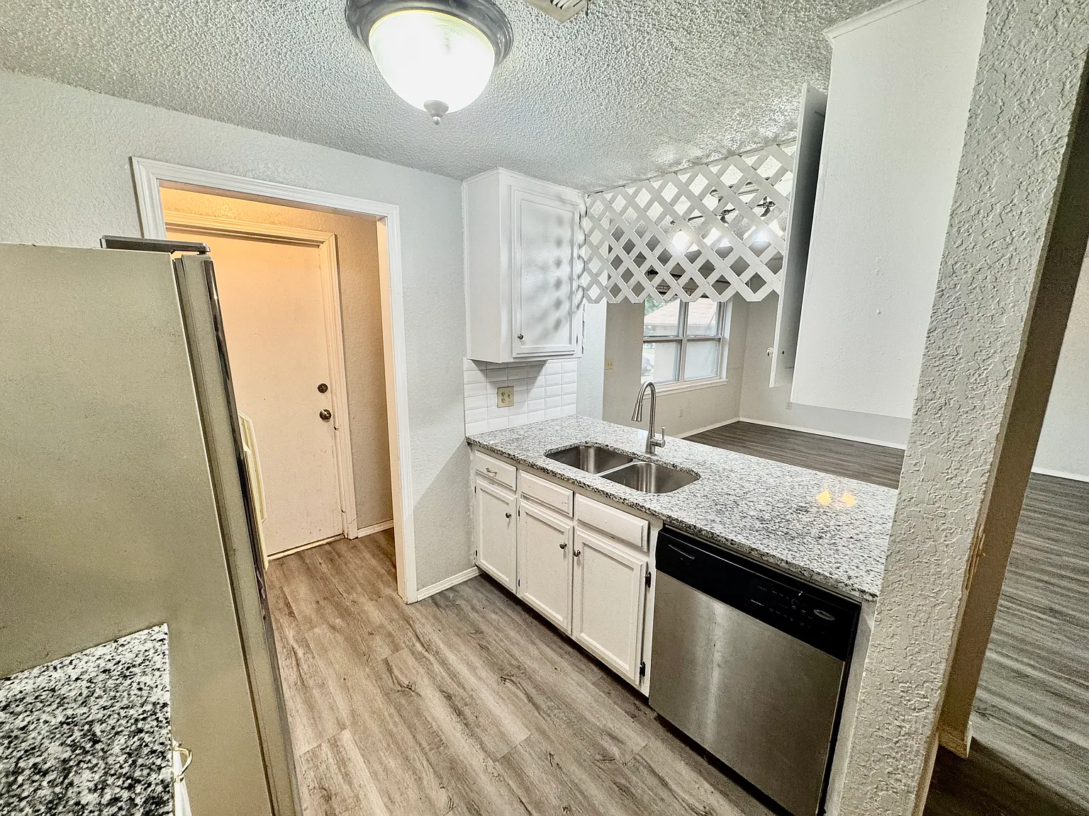 2 bed, 988 sqft, $1,200 — Photo 4