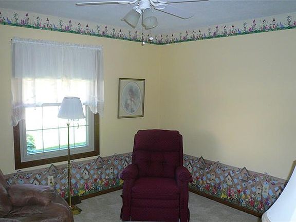 4th image of 7392 Pinegrove Dr