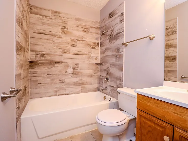 402 Lawrence Pl — Photo 29
