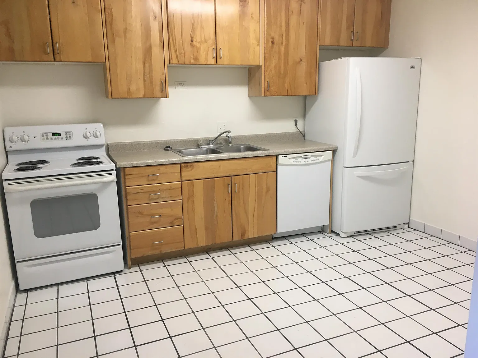 260 N. 100 E. - SC - 4 — Photo 4