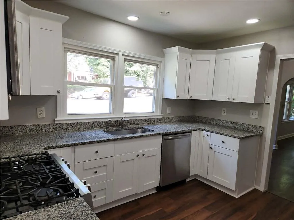 4 bed, 2.0 bath, 1170 sqft, $2,100 — Photo 2