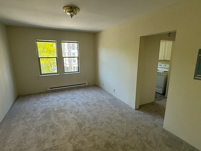 Shannon Apartments — Photo 24