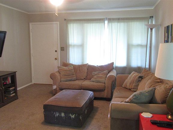 3rd image of 1536 W 21st Ter