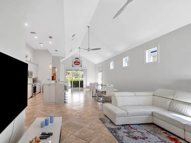 3005 Coco Ave — Photo 10