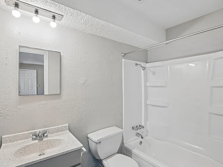 Pleasant Grove Apartments — Photo 13