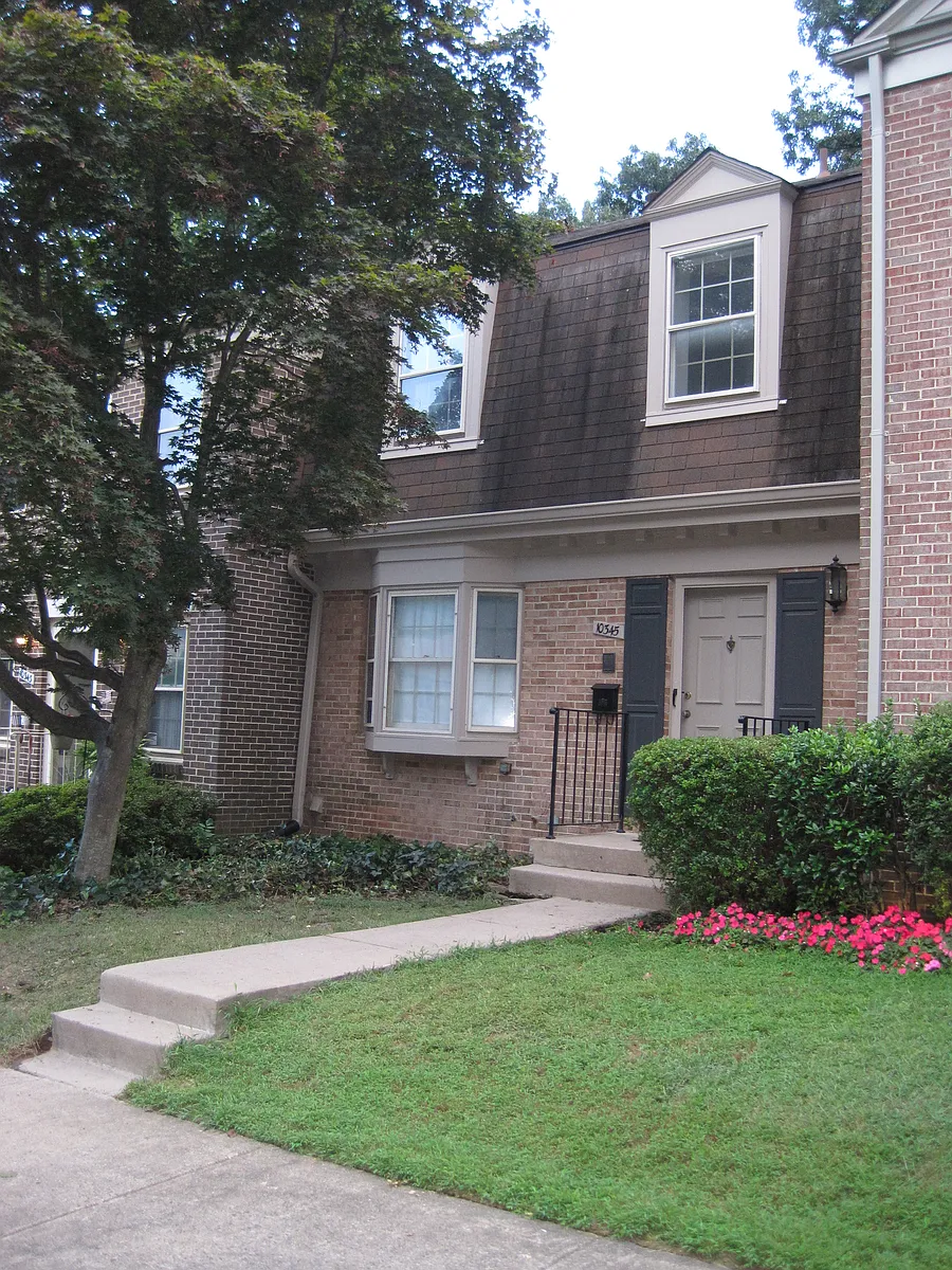 Building Photo - 10345 Hampshire Green Ave