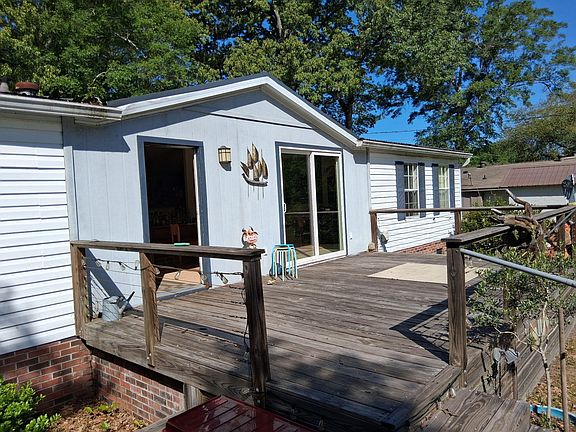 3rd image of 115 Marion Dr