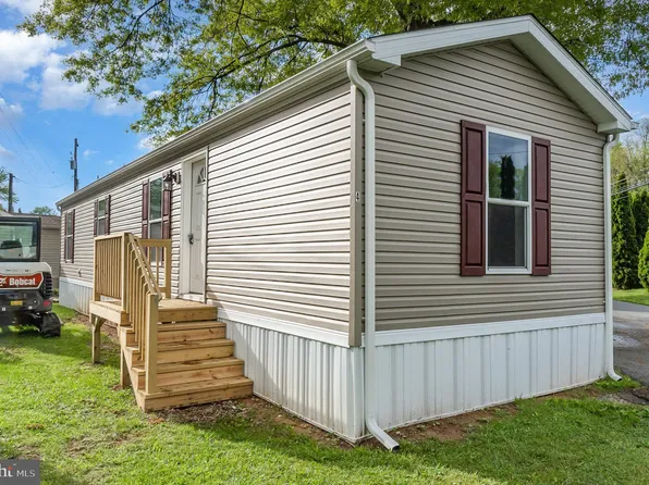 4 Trudy Cir, Mechanicsburg, PA 17050
