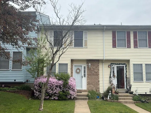 4332 Sycamore Dr, Hampstead, MD 21074