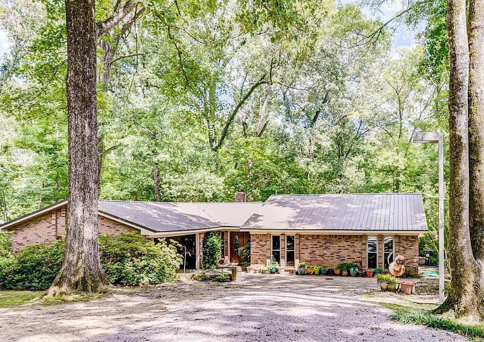 1st image of 308 East Dr