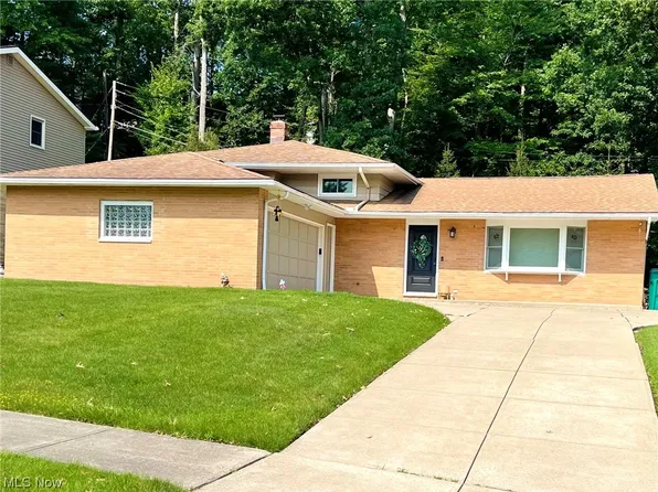 6850 Bryant Ln, Seven Hills, OH 44131