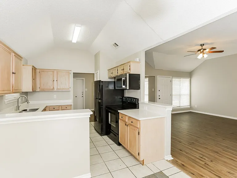 1211 Old Knoll Dr — Photo 6