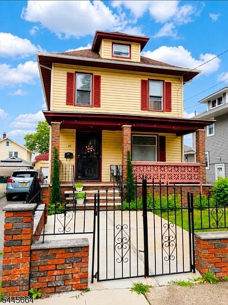 1st image of 39 Hollywood Ave