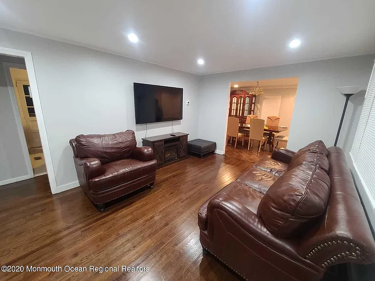 328 Jersey Ave — Photo 5