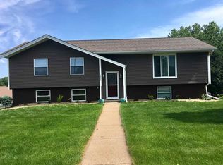 2830 Brueck Rd, Dubuque, IA 52001