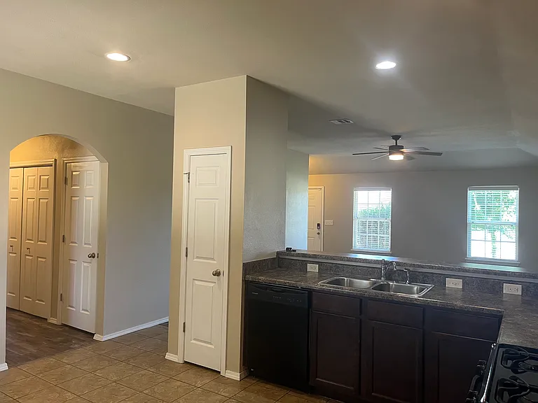 14708 S Hickory Cir — Photo 4