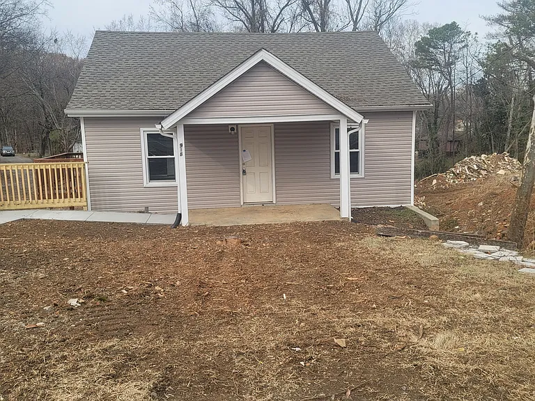918 Cumberland Dr — Photo 1