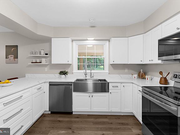 3rd image of 176 Cardamon Dr